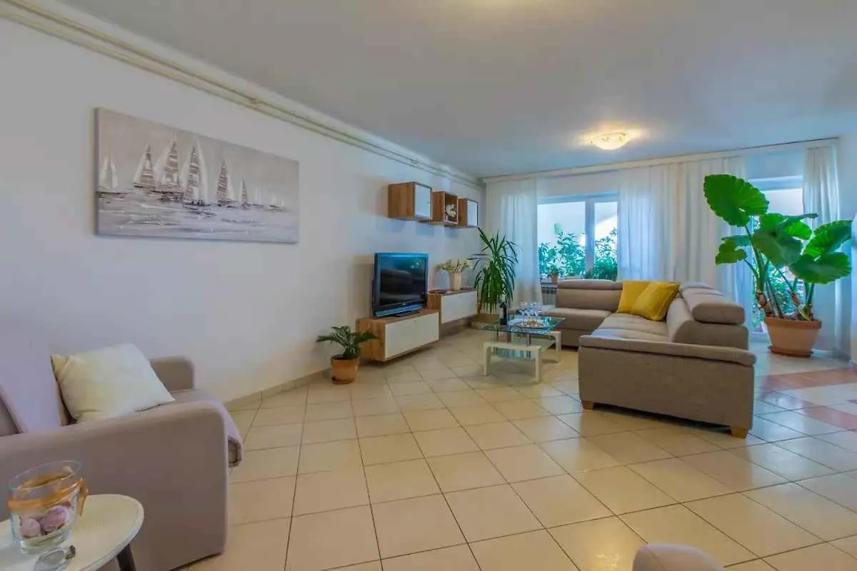 Apartment In Crikvenica 39351
